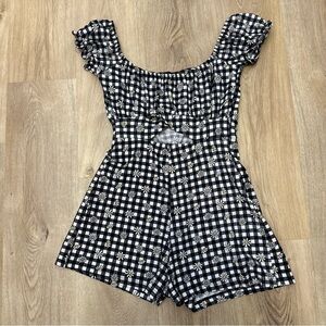 Streetwear Society Daisy Print Black and White Gingham Romper Juniors size M